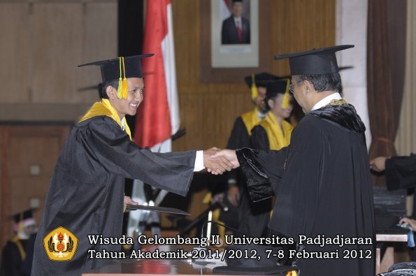 wisuda-fakultas-ikom-oleh-rektor-061-copy