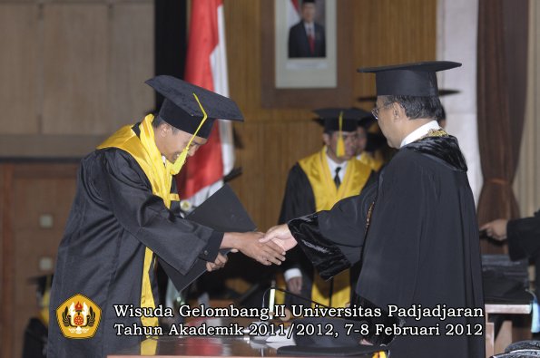 wisuda-fakultas-ikom-oleh-rektor-074-copy