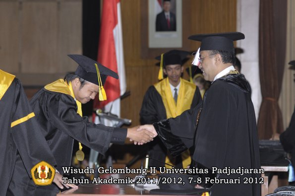 wisuda-fakultas-ikom-oleh-rektor-076-copy