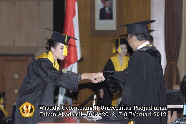 wisuda-fakultas-ikom-oleh-rektor-081-copy