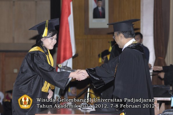 wisuda-fakultas-ikom-oleh-rektor-085-copy