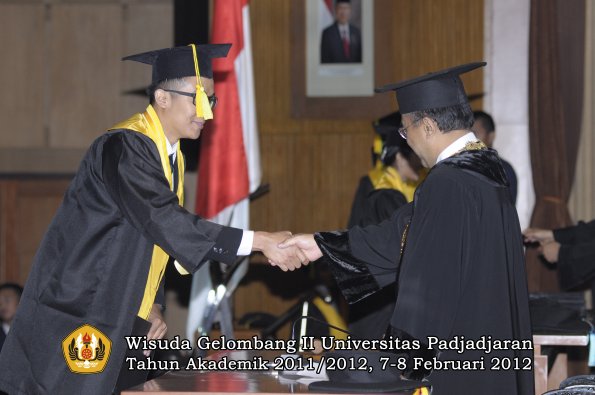 wisuda-fakultas-ikom-oleh-rektor-086-copy