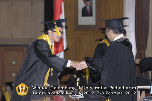 wisuda-fakultas-ikom-oleh-rektor-088-copy