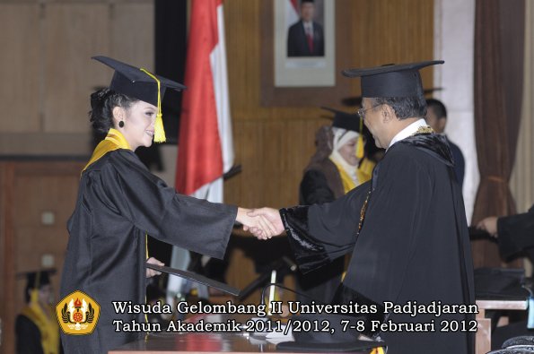 wisuda-fakultas-ikom-oleh-rektor-092-copy