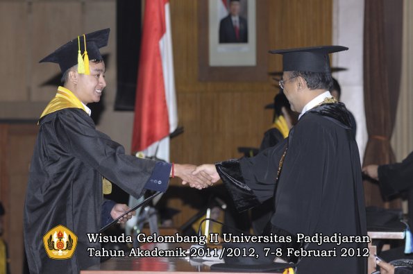 wisuda-fakultas-ikom-oleh-rektor-095-copy