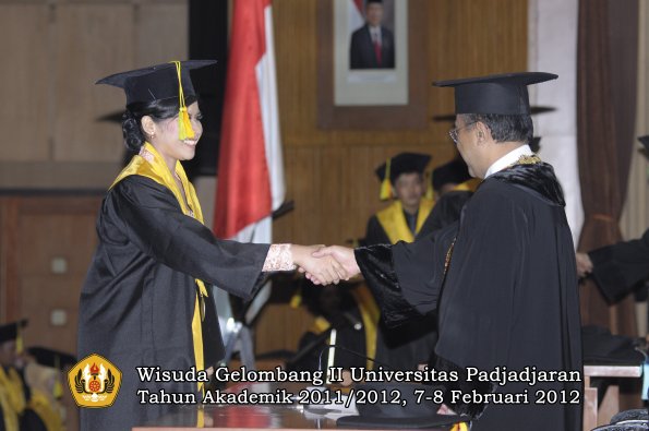 wisuda-fakultas-ikom-oleh-rektor-101-copy