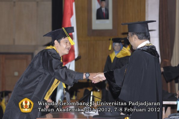 wisuda-fakultas-ikom-oleh-rektor-103-copy