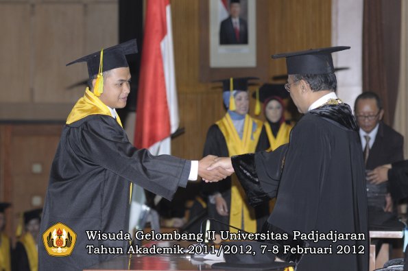 wisuda-fakultas-ikom-oleh-rektor-104-copy