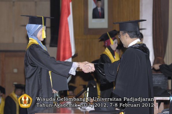 wisuda-fakultas-ikom-oleh-rektor-105-copy