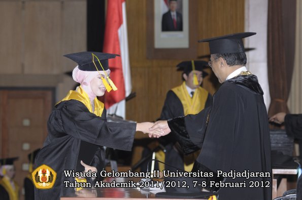 wisuda-fakultas-ikom-oleh-rektor-107-copy