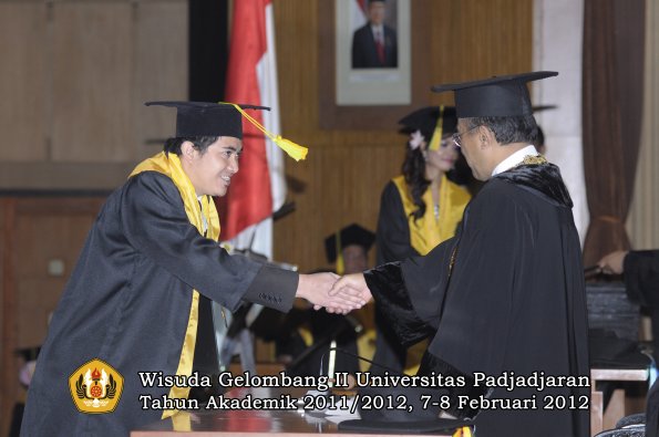 wisuda-fakultas-ikom-oleh-rektor-108-copy