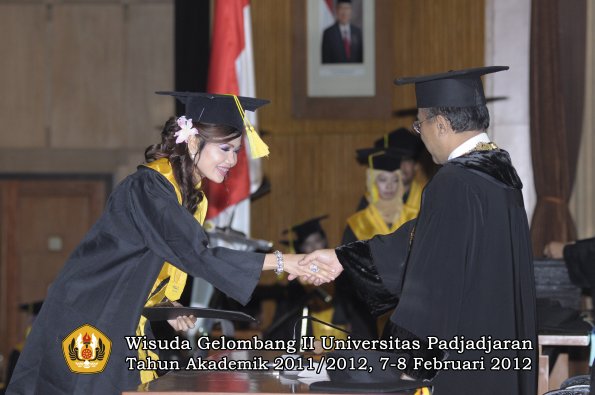 wisuda-fakultas-ikom-oleh-rektor-109-copy