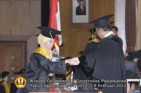 wisuda-fakultas-ikom-oleh-rektor-110-copy