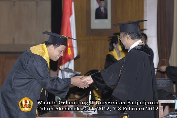 wisuda-fakultas-ikom-oleh-rektor-112-copy