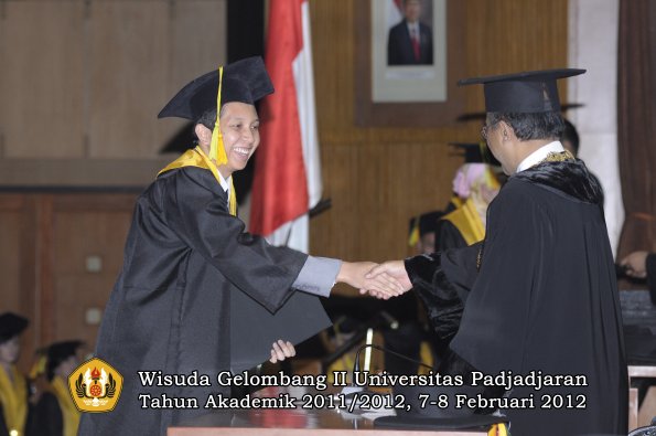 wisuda-fakultas-ikom-oleh-rektor-116-copy