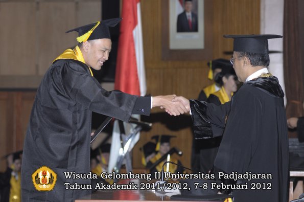 wisuda-fakultas-ikom-oleh-rektor-120-copy