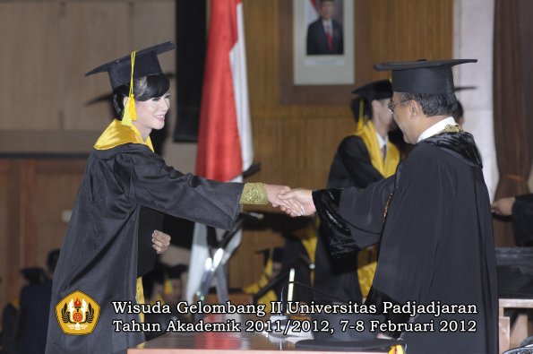 wisuda-fakultas-ikom-oleh-rektor-126-copy