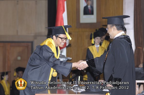 wisuda-fakultas-ikom-oleh-rektor-131-copy