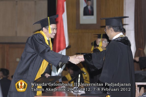 wisuda-fakultas-ikom-oleh-rektor-135-copy