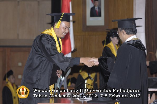wisuda-fakultas-ikom-oleh-rektor-140-copy