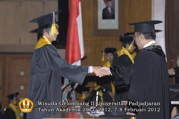 wisuda-fakultas-ikom-oleh-rektor-180-copy