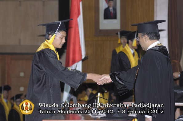 wisuda-fakultas-ikom-oleh-rektor-181-copy