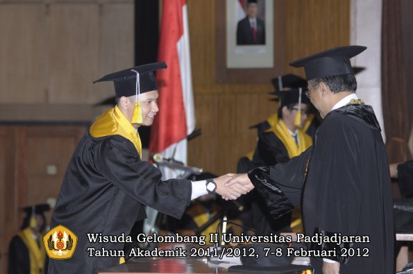 wisuda-fakultas-ikom-oleh-rektor-188-copy