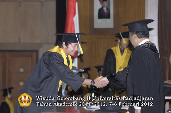 wisuda-fakultas-ikom-oleh-rektor-192-copy