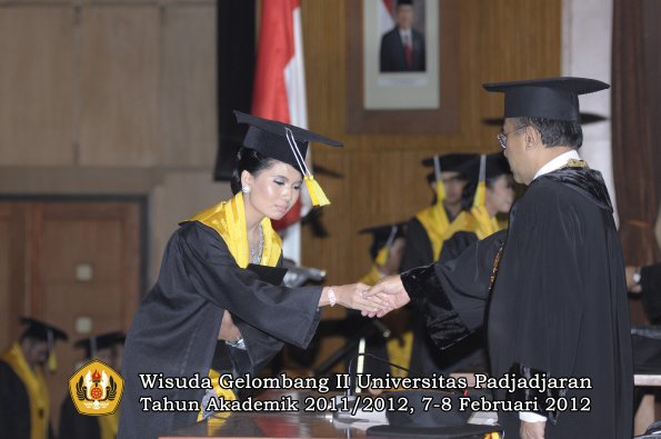 wisuda-fakultas-ikom-oleh-rektor-194-copy