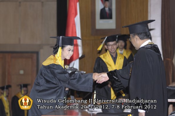 wisuda-fakultas-ikom-oleh-rektor-195-copy