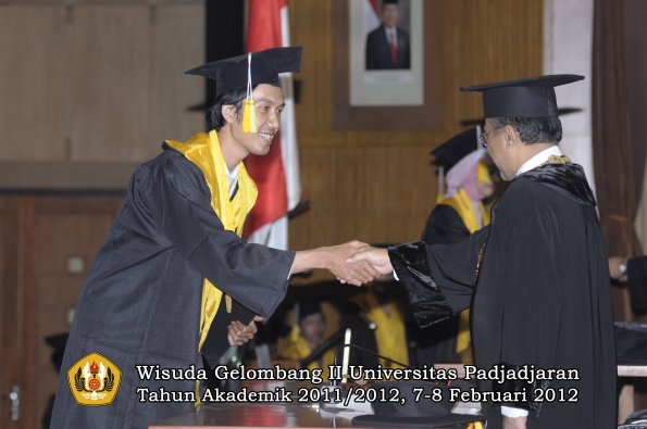 wisuda-fakultas-ikom-oleh-rektor-198-copy