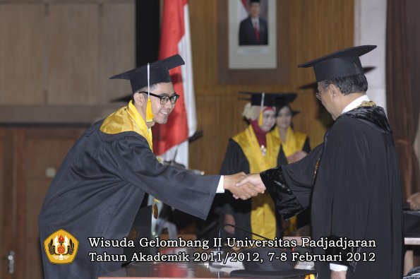 wisuda-fakultas-ikom-oleh-rektor-200-copy