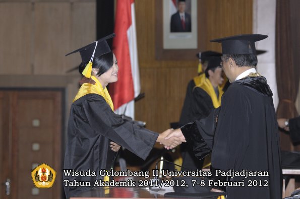 wisuda-fakultas-ikom-oleh-rektor-202-copy