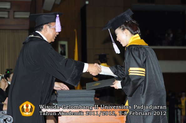 wisuda-fakultas-kedokteran-gigi-oleh-dekan-007-copy