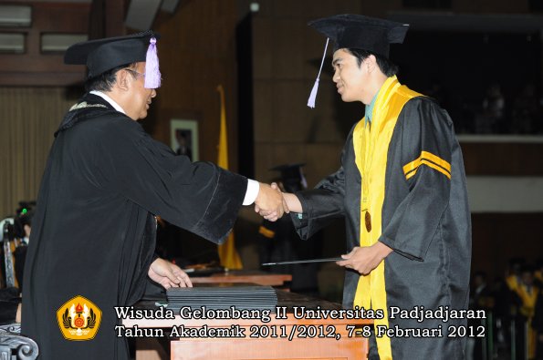 wisuda-fakultas-kedokteran-gigi-oleh-dekan-024-copy