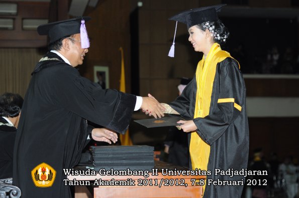 wisuda-fakultas-kedokteran-gigi-oleh-dekan-047-copy