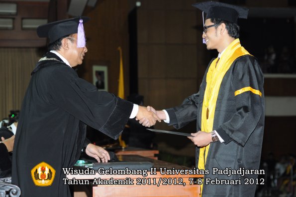 wisuda-fakultas-kedokteran-gigi-oleh-dekan-068-copy