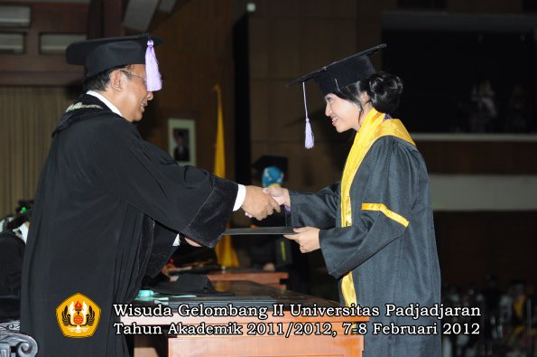 wisuda-fakultas-kedokteran-gigi-oleh-dekan-070-copy