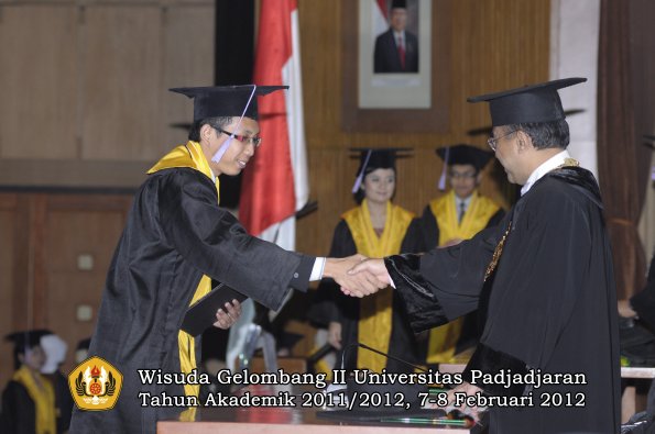 wisuda-fakultas-kedokteran-gigi-oleh-rektor-014-copy