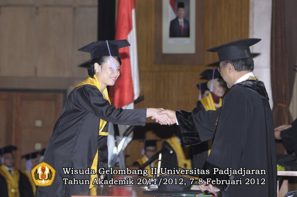 wisuda-fakultas-kedokteran-gigi-oleh-rektor-063-copy