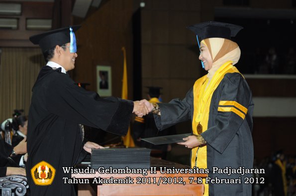 wisuda-fakultas-ilmu-keperawatan-oleh-dekan-017-copy