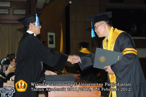 wisuda-fakultas-ilmu-keperawatan-oleh-dekan-020-copy