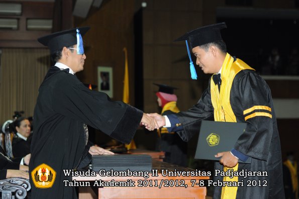 wisuda-fakultas-ilmu-keperawatan-oleh-dekan-022-copy