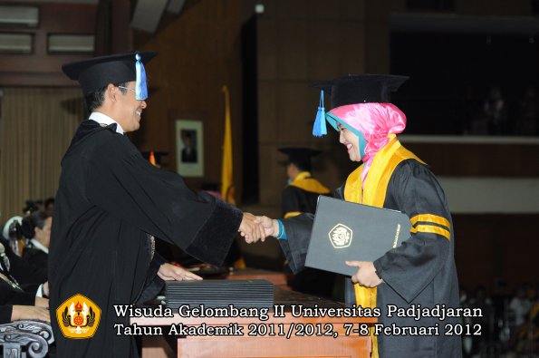 wisuda-fakultas-ilmu-keperawatan-oleh-dekan-023-copy