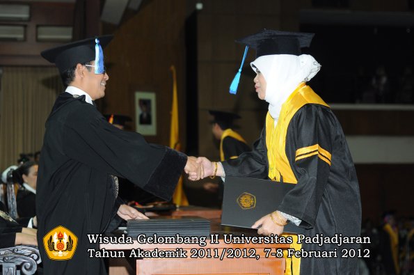 wisuda-fakultas-ilmu-keperawatan-oleh-dekan-027-copy