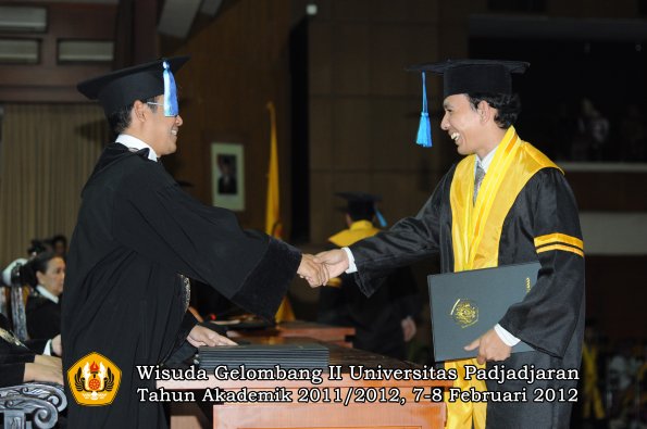 wisuda-fakultas-ilmu-keperawatan-oleh-dekan-029-copy