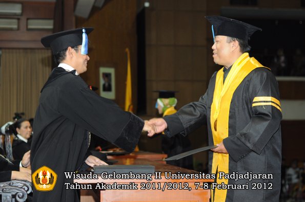 wisuda-fakultas-ilmu-keperawatan-oleh-dekan-032-copy