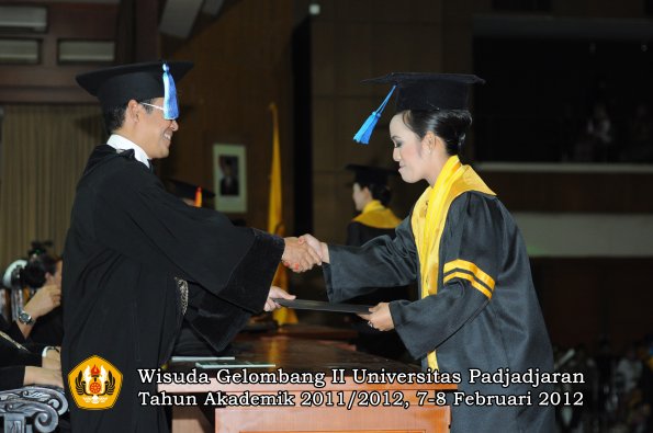 wisuda-fakultas-ilmu-keperawatan-oleh-dekan-040-copy