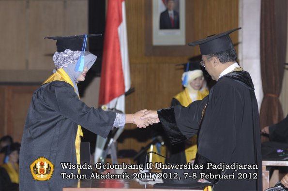 wisuda-fakultas-ilmu-keperawatan-oleh-rektor-070