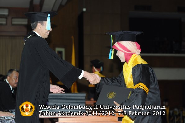 wisuda-fakultas-farmasi-oleh-dekan-010-copy